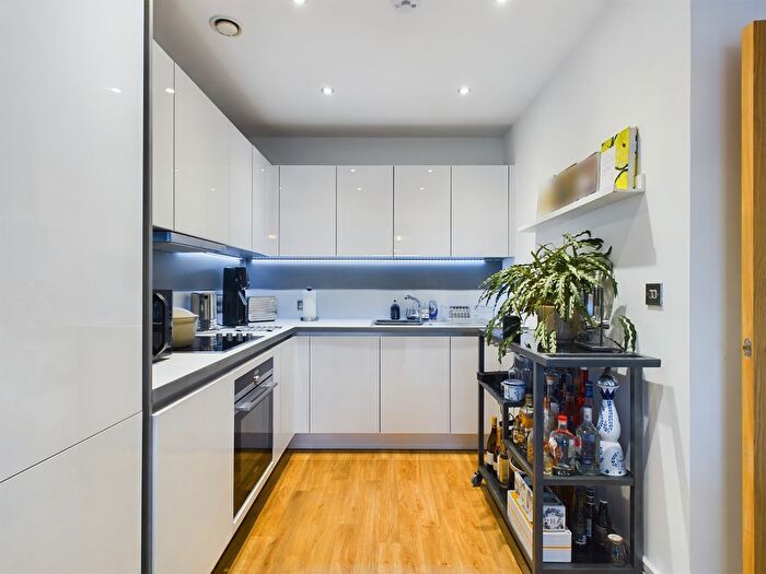1 Bedroom Flat For Sale In Boleyn Road, London, N16