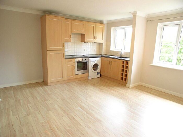 2 Bedroom Flat To Rent In Sullivans Reach, Walton-On-Thames, KT12