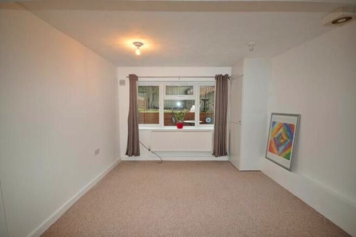 1 Bedroom Flat To Rent In Grove Road North, Southsea, PO5