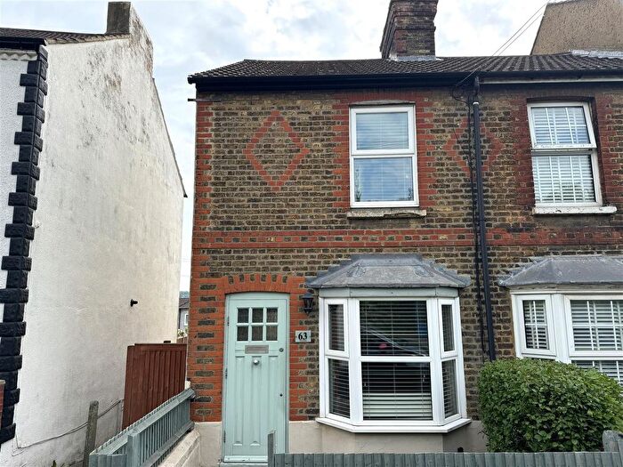 2 Bedroom End Of Terrace House To Rent In Kent Road, Halling, ME2