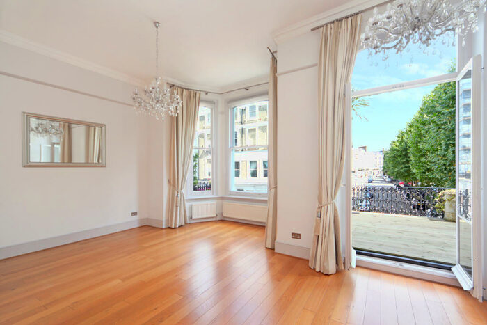 2 Bedroom Property To Rent In Redcliffe Square, Earls Court, SW10