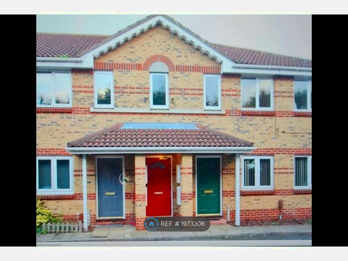 2 Bedroom Flat To Rent In Mountbatten Gardens, Beckenham, BR3