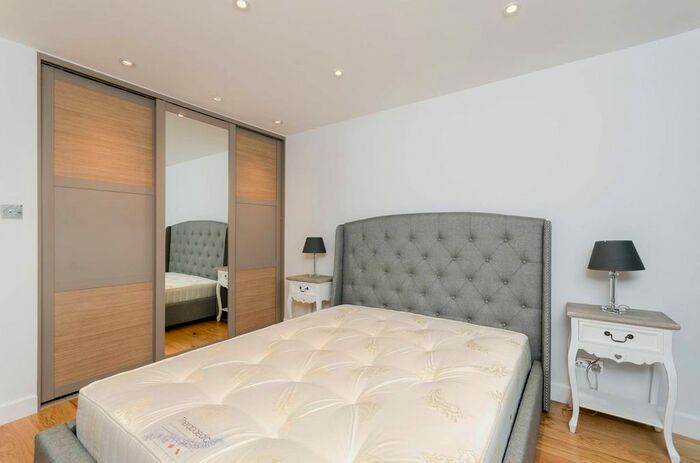 1 Bedroom Flat To Rent In Maynard Close, Fulham, London, SW6