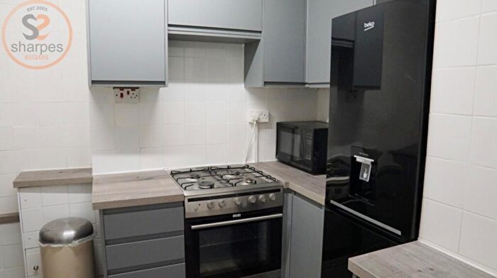 3 Bedroom Flat To Rent In Frensham Court, Phipps Bridge Road, Mitcham, London, CR4
