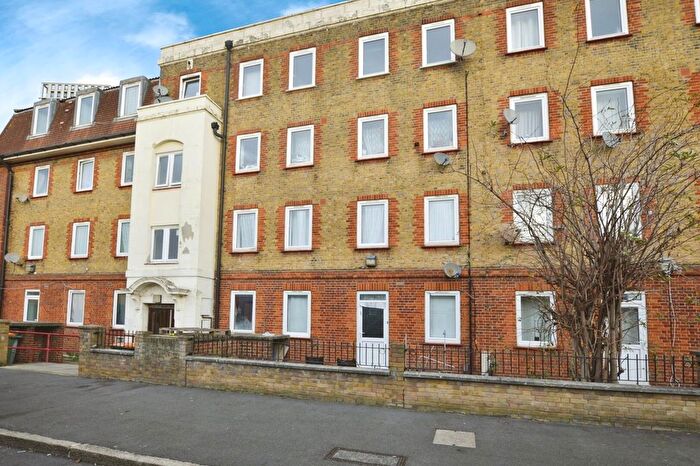 3 Bedroom Flat For Sale In Milner Road, London, E15