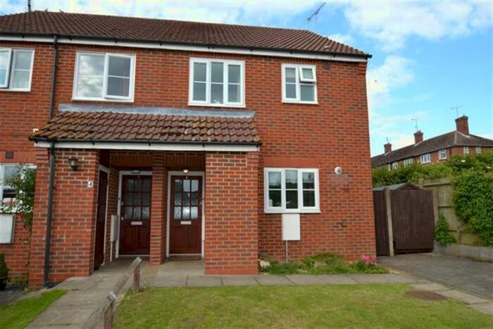 2 Bedroom Semi-Detached House To Rent In Adams Close, Buckingham, MK18