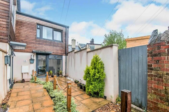 2 Bedroom Property To Rent In Jubilee Road, Newton Abbot, TQ12