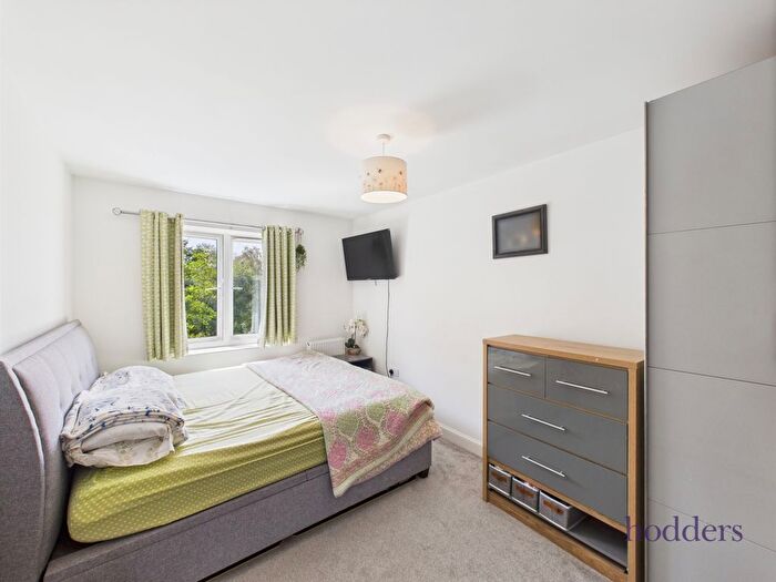 2 Bedroom Flat For Sale In Blackbess Lane, Chertsey, Surrey, KT16