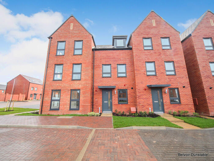 3 Bedroom Terraced House To Rent In Hornbeam Mews, LU5