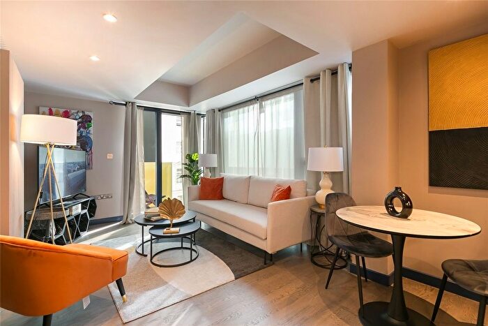 1 Bedroom Flat To Rent In Great Turnstile, London, WC1V