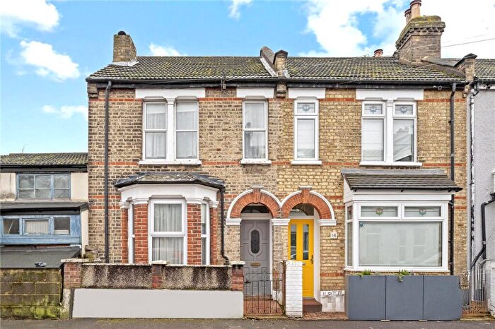 3 Bedroom House To Rent In Lime Street, Walthamstow, E17