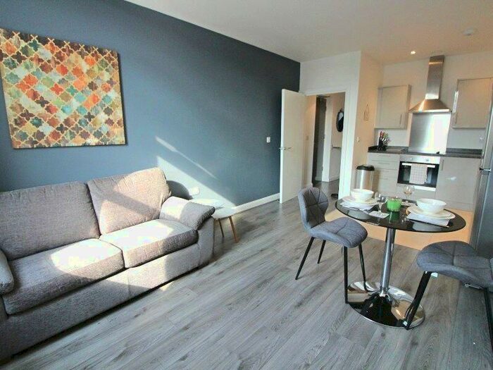 2 Bedroom Apartment To Rent In Queens Terrace, Salford, M7