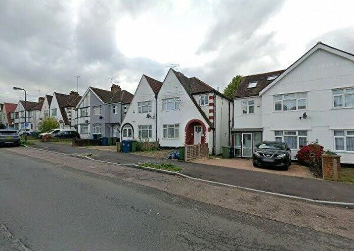 3 Bedroom Flat To Rent In Rayners Lane, Harrow, HA2