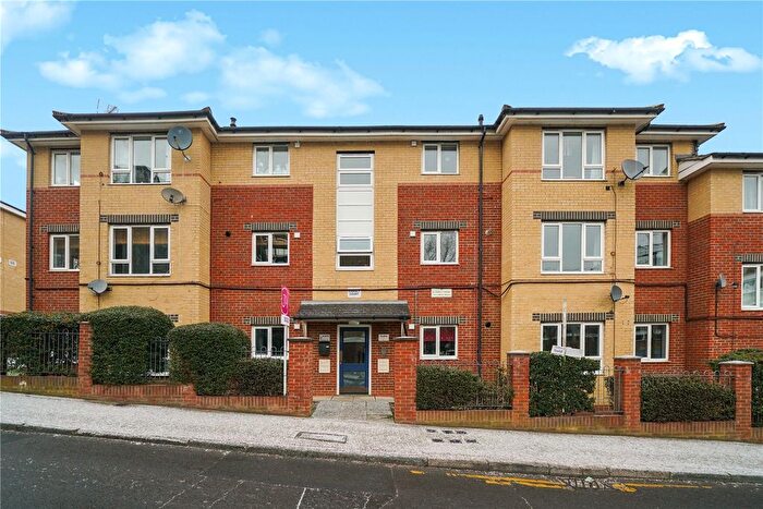 2 Bedroom Flat For Sale In Ramsey Court, London, SW15