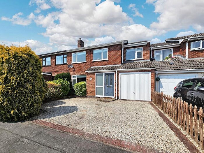 4 Bedroom Semi-Detached House For Sale In Gowrie Close, Hinckley, LE10