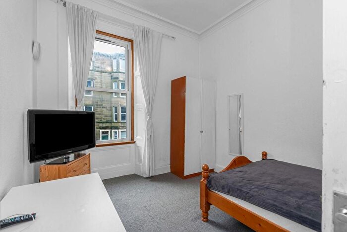 3 Bedroom Flat To Rent In Polwarth Crescent, Edinburgh, EH11