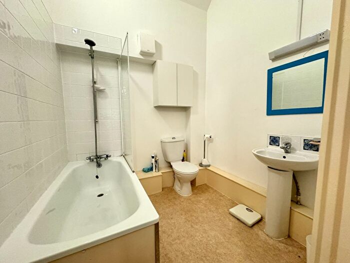 1 Bedroom Flat For Sale In Kilvey Terrace, St. Thomas, Swansea, City And County Of Swansea., SA1