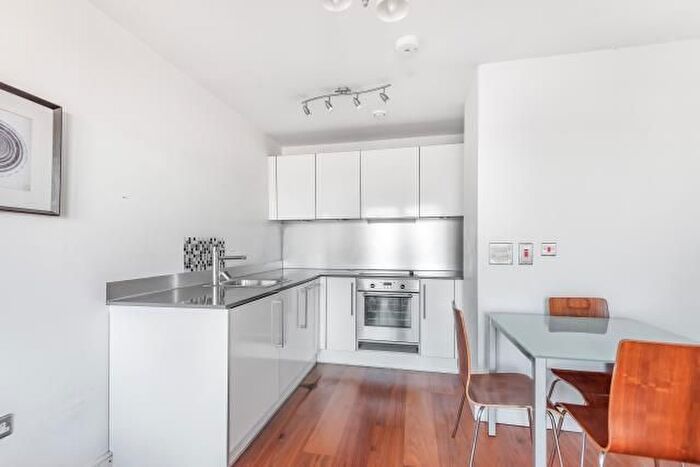 1 Bedroom Flat For Sale In Slough, Berkshire, SL1