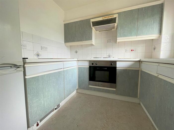 2 Bedroom Flat To Rent In Brevet Close, Purfleet, RM19