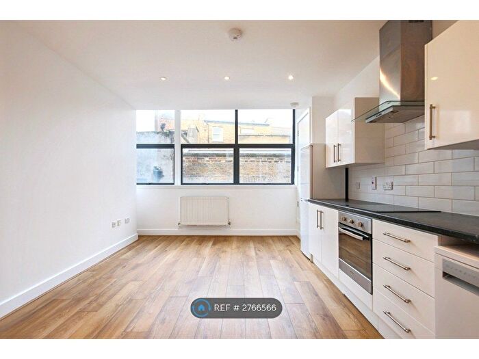 2 Bedroom Flat To Rent In White Church Passage, London, E1