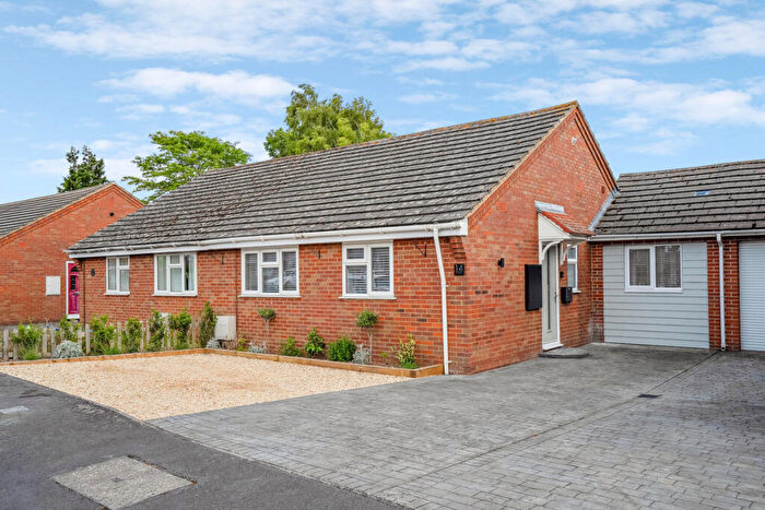 2 Bedroom Bungalow For Sale In The Cedars, Benson, OX10