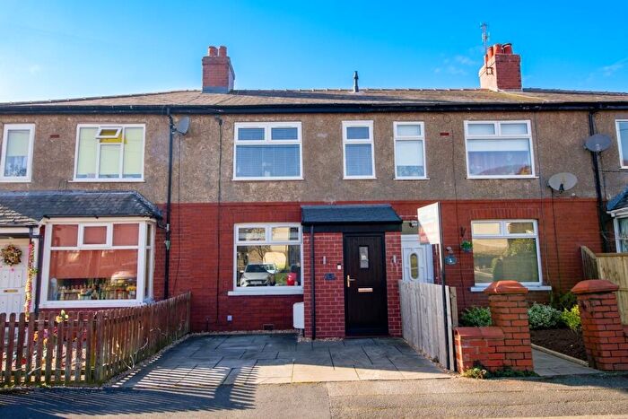 3 Bedroom Mews For Sale In Pyegrove Road, Glossop, SK13