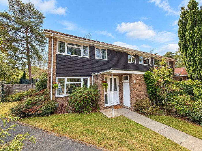 3 Bedroom End Terrace House For Sale In Martindale Avenue, Camberley, Surrey, GU15