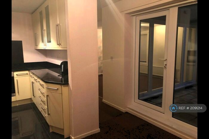 2 Bedroom Maisonette To Rent In Beardsley Gardens, Nottingham, NG2