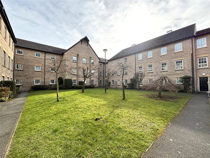 2 Bedroom Apartment To Rent In Gale Close, Littleborough, Greater Manchester, OL15