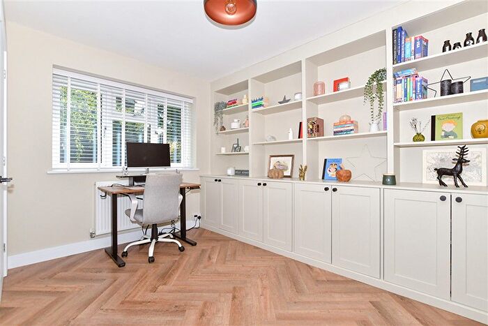 3 Bedroom Chalet For Sale In Downs View Road, Penenden Heath, Maidstone, Kent, ME14