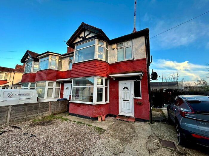 3 Bedroom Property To Rent In Bideford Avenue, Perivale, Greenford, UB6