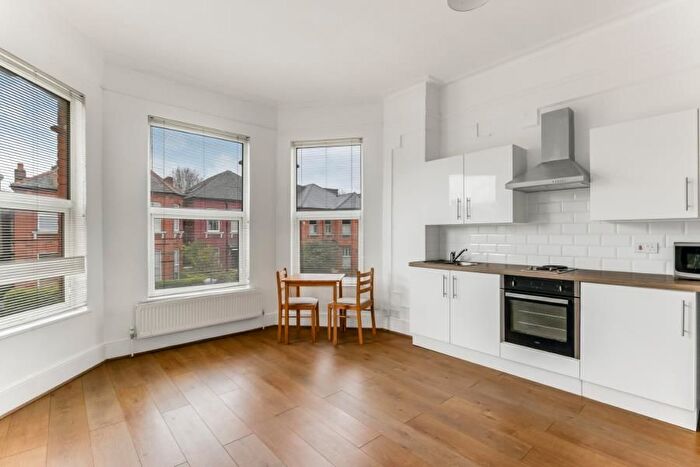 Studio To Rent In Manstone Road, Cricklewood, NW2