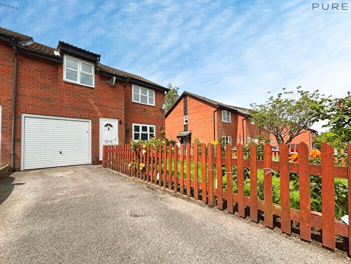2 Bedroom Maisonette For Sale In Harbourne Gardens, West End, Southampton, SO18