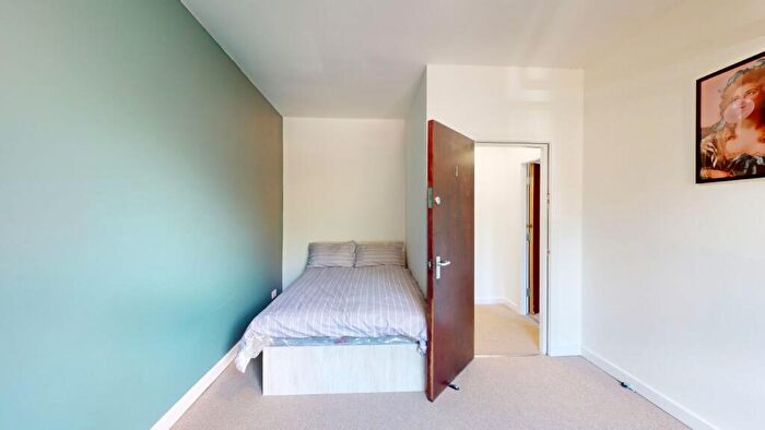 3 Bedroom Property To Rent In Flat C, , Moorland Avenue, LS6