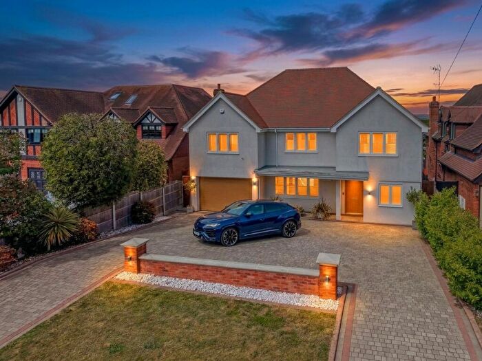 5 Bedroom Detached House For Sale In Great Wheatley Road, Rayleigh, SS6