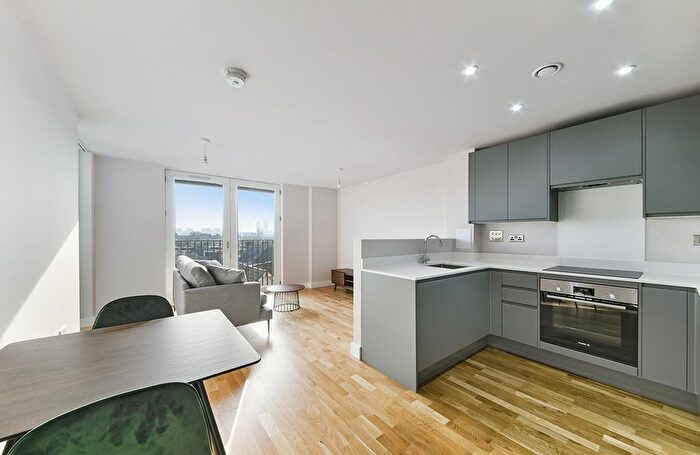 1 Bedroom Flat To Rent In The Oakwood, Colina Road, London, N15