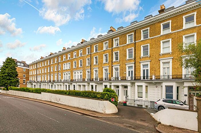 2 Bedroom Flat For Sale In Richmond Hill, Richmond, TW10
