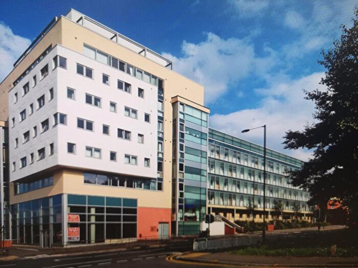 2 Bedroom Flat To Rent In Bramall Lane, Sheffield, South Yorkshire, Uk, S2