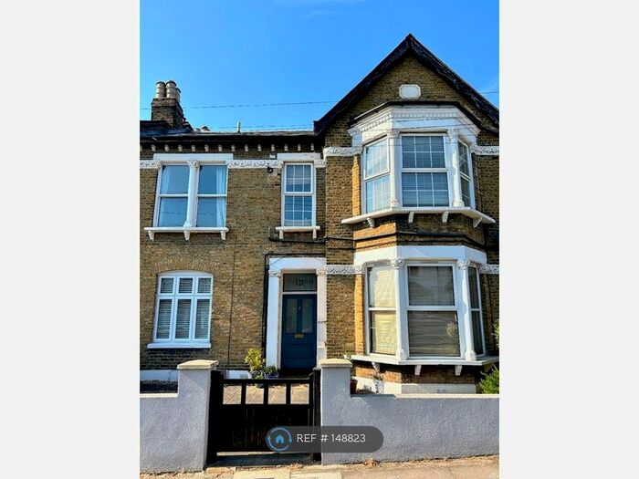 2 Bedroom Flat To Rent In Hither Green, London, SE13