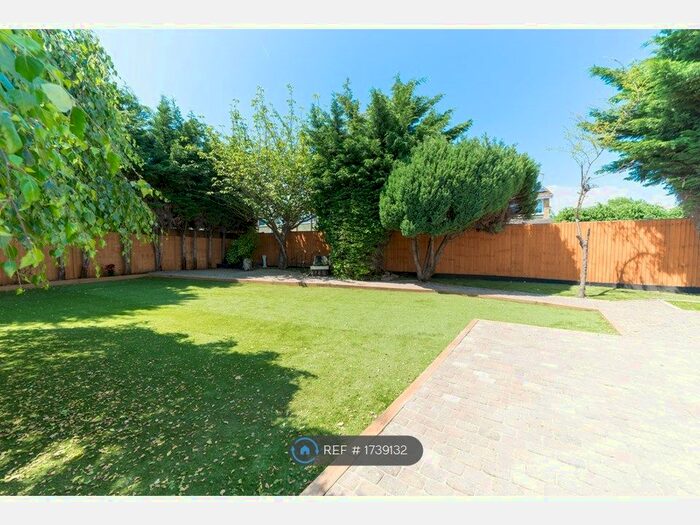 3 Bedroom Bungalow To Rent In Harold Wood, Harold Wood, RM3