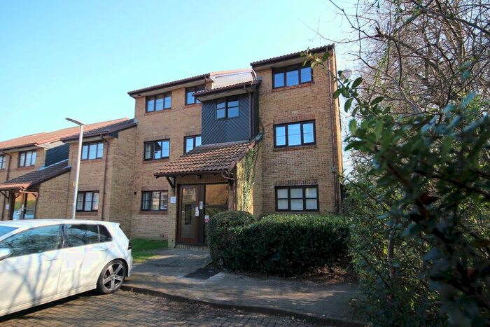 1 Bedroom Flat To Rent In Milford Close, St Albans, AL4