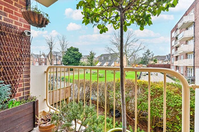 3 Bedroom Flat To Rent In Osbaldeston Road, Clapton, London, N16