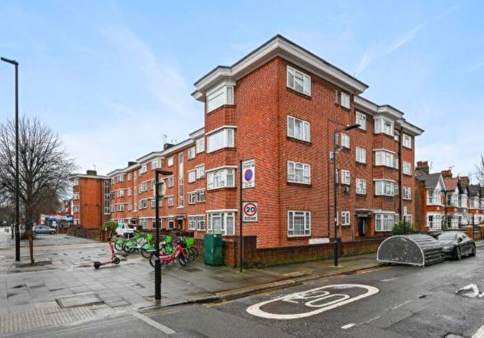 2 Bedroom Flat For Sale In The Vale, Acton, London, W3
