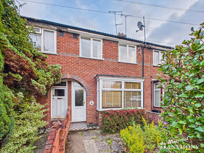 3 Bedroom Terraced House For Sale In Stocklake, Aylesbury, HP20