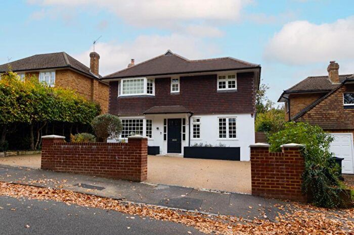 3 Bedroom Detached House For Sale In Elmfield Way, South Croydon, CR2