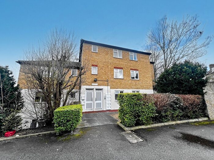 2 Bedroom Flat To Rent In Knowles Hill Crescent, London, SE13