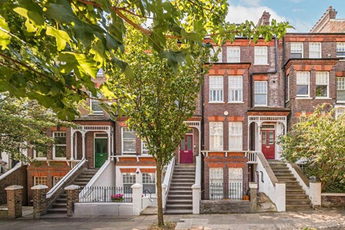 3 Bedroom Flat To Rent In Denning Road, London, NW3