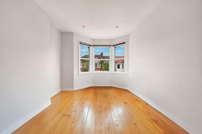 2 Bedroom Flat To Rent In Kings Road, Willesden Green, NW10