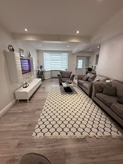 3 Bedroom End Of Terrace House To Rent In Bedroom House For Rent Enfield, EN1