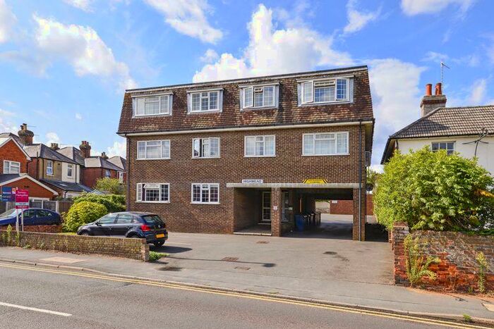 1 Bedroom Flat To Rent In Meadrow, Godalming, GU7
